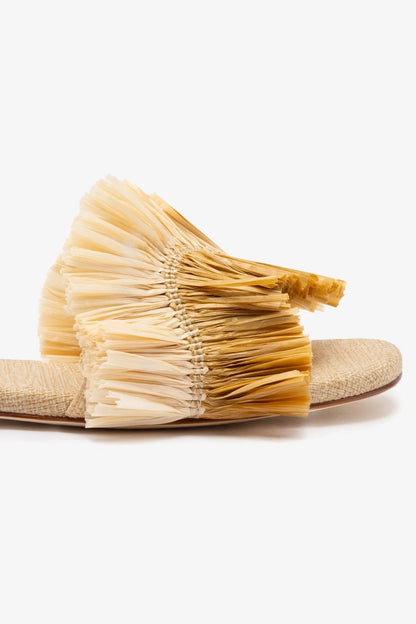 Ivy Fringe Flat In Beige Raffia