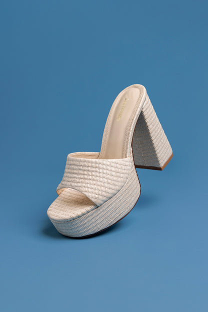 Dolly Mule In Natural Raffia
