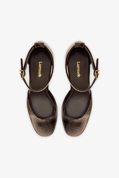 Ari Pump In Expresso Velvet