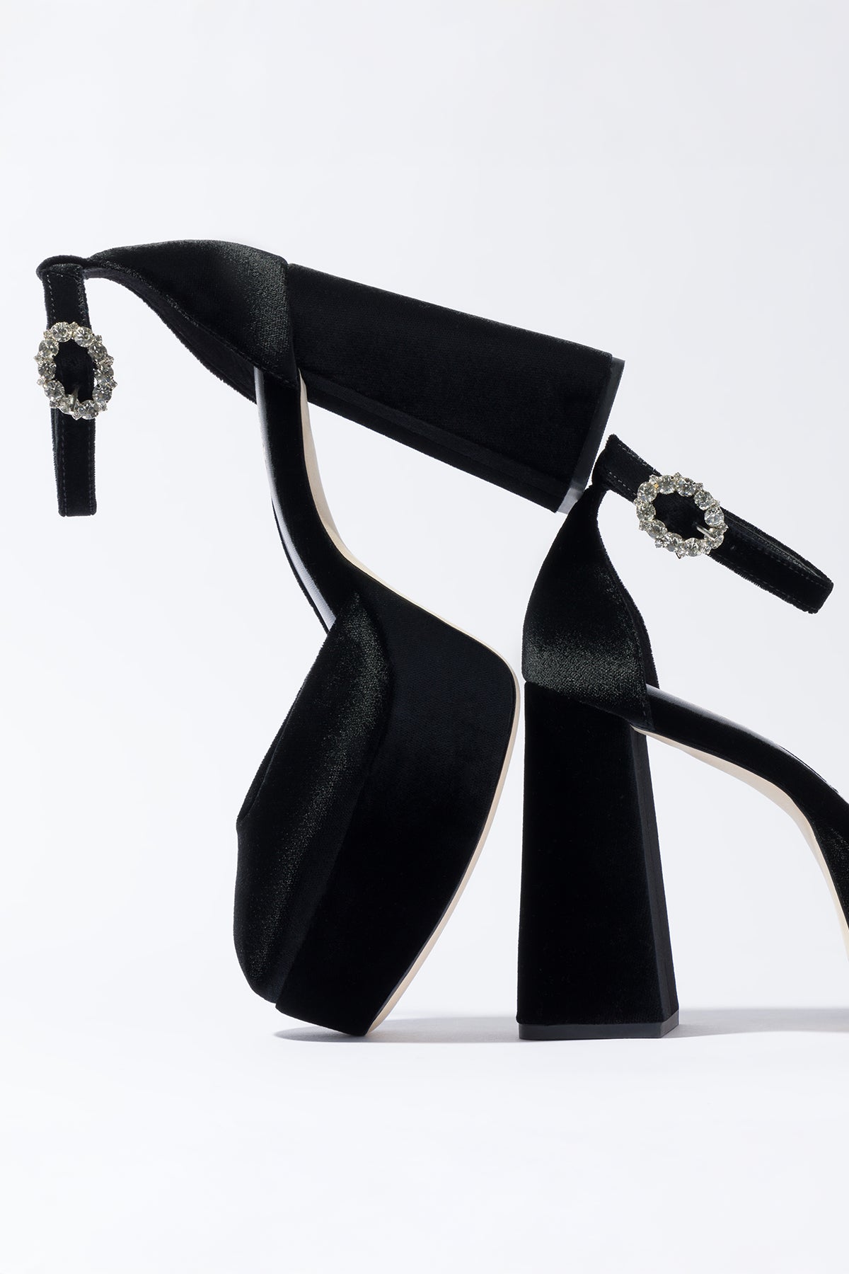 Ari Pump In Black Velvet