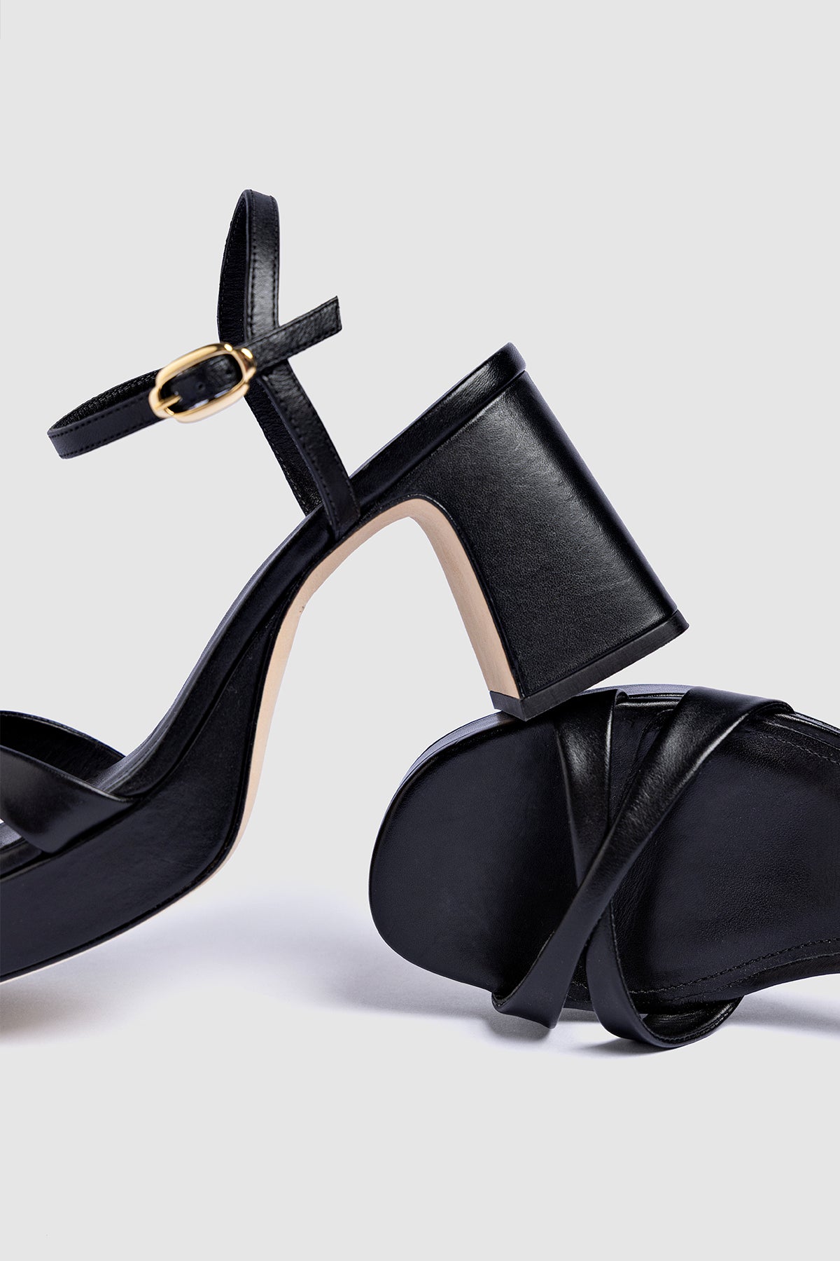 Bianca Low Sandal In Black Leather