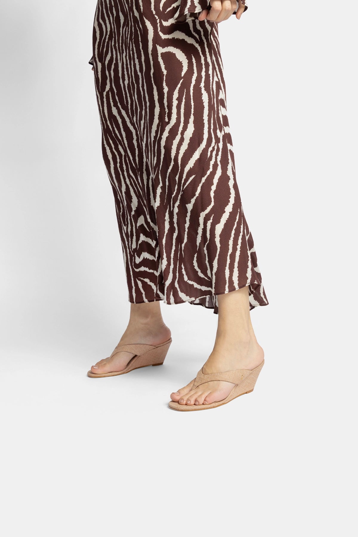 Gaia Low Wedge In Beige Raffia