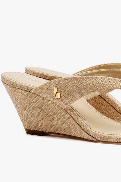 Gaia Low Wedge In Beige Raffia