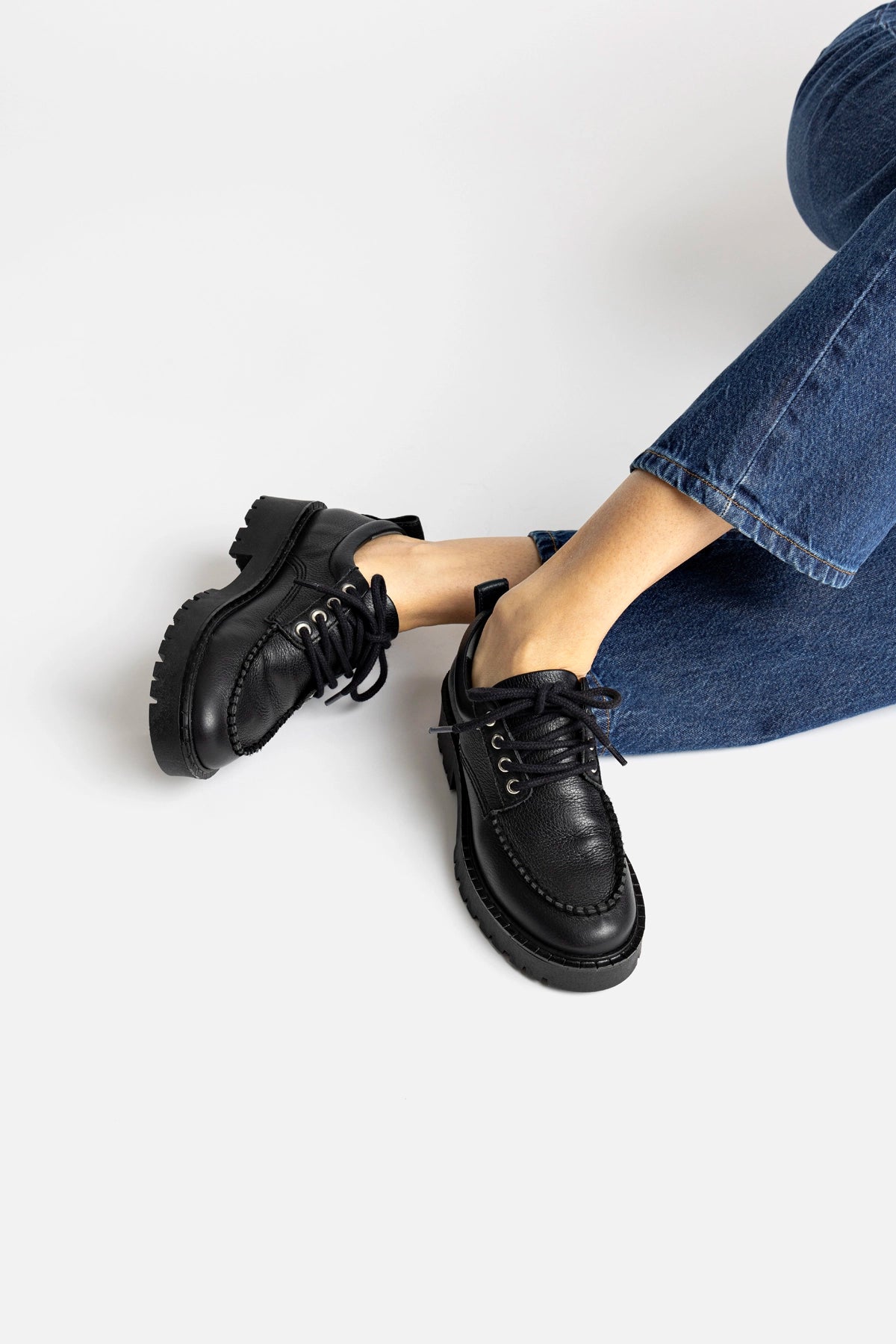 London Lace Up Loafer In Black Leather