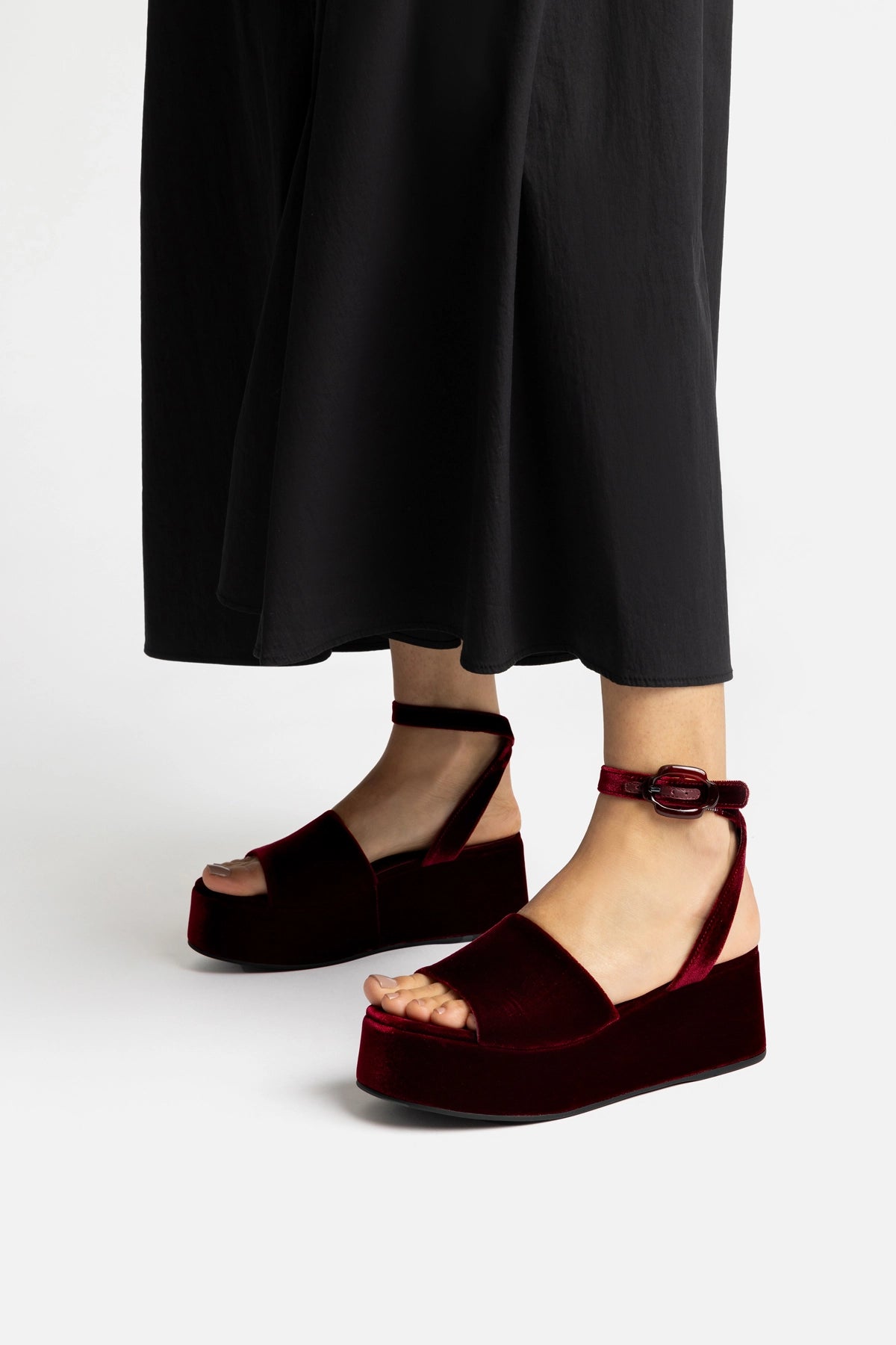 Charli Flatform Sandal In Wine Velvet