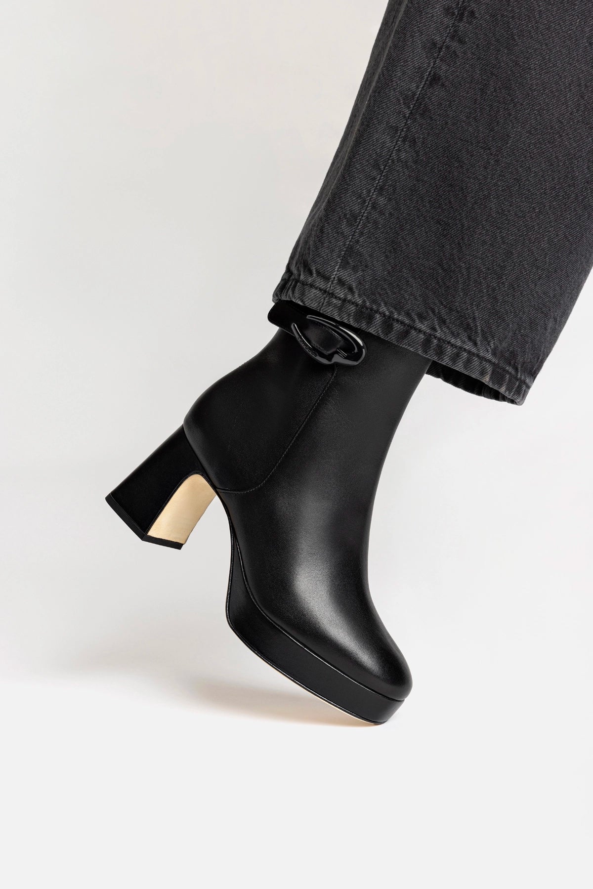 Dolly Verona Low Boot In Black Leather