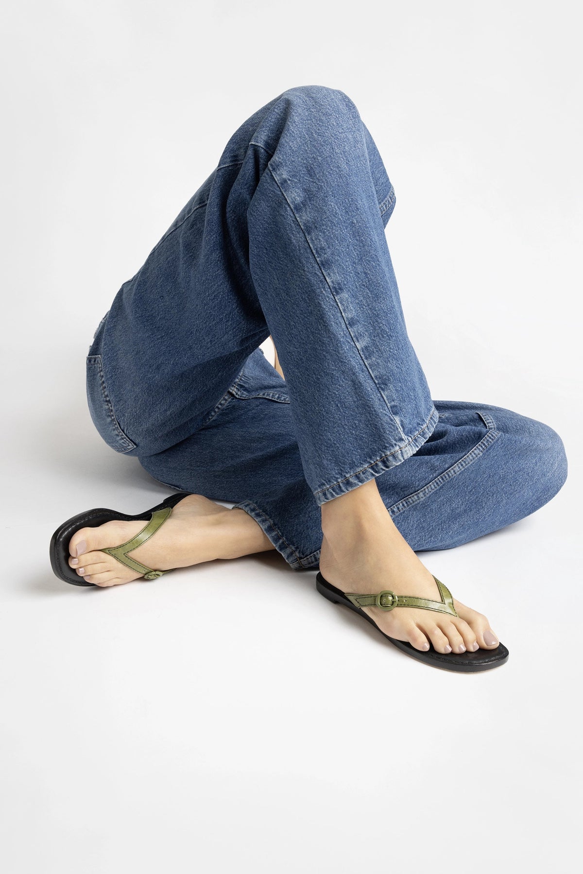 Mary Kate Flat Sandal In Seaweed Leather