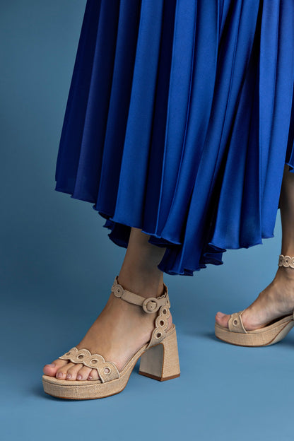 Dolly Broderie Low Sandal In Beige Raffia
