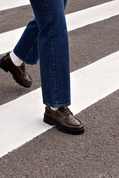 London Lace Up Loafer In Brown Leather